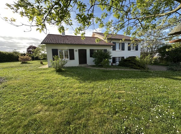 Thouars, Deux-Sèvres 79100