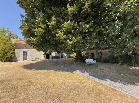 BELLON, Poitou-Charentes 16210