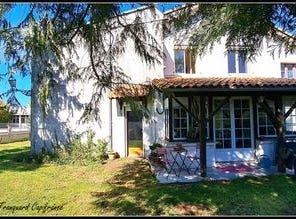COUHE, Poitou-Charentes 86700