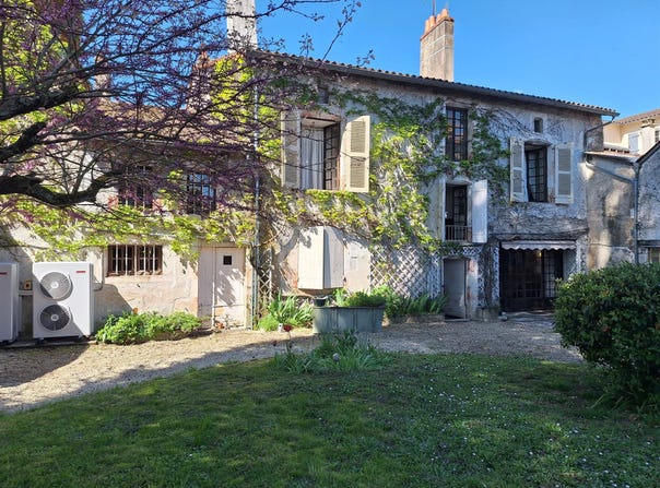 Civray, Poitou-Charentes 86400