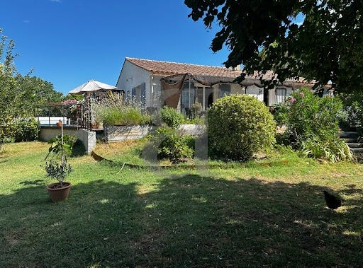 Lagnes, Provence-Alpes-Côte d'Azur 84800