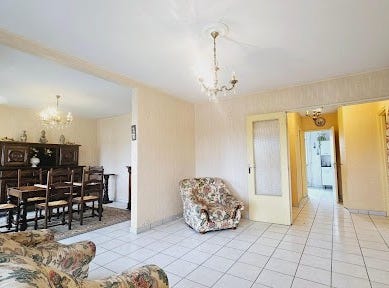 Bourges, Centre-Val de Loire 18000