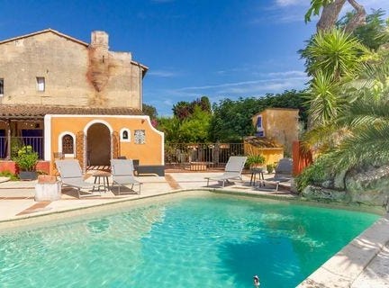 Arles, Provence-Alpes-Côte d'Azur 13200