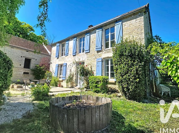 Cruzy-le-Châtel, Bourgogne-Franche-Comté 89740