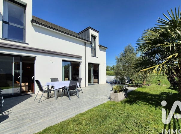 Plescop, Brittany 56890