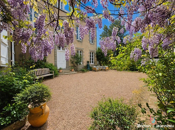 Mayenne, Pays-de-la-Loire 53100