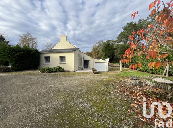 Landaul, Brittany 56690