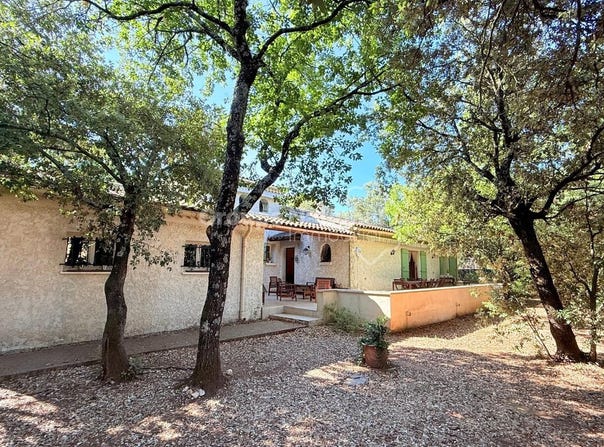 VENASQUE, Provence-Alpes-Côte d'Azur 84210