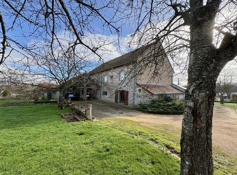 Auxy, Bourgogne 71400