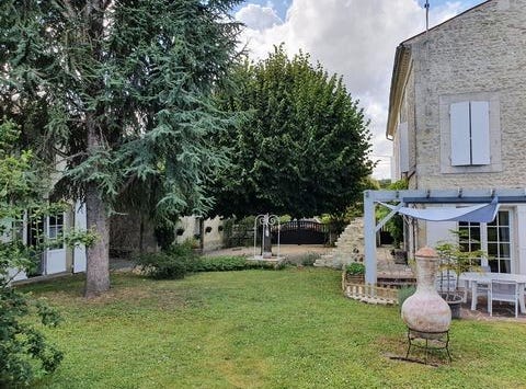 Saint-Jean-d'Angely, Poitou-Charentes 17400