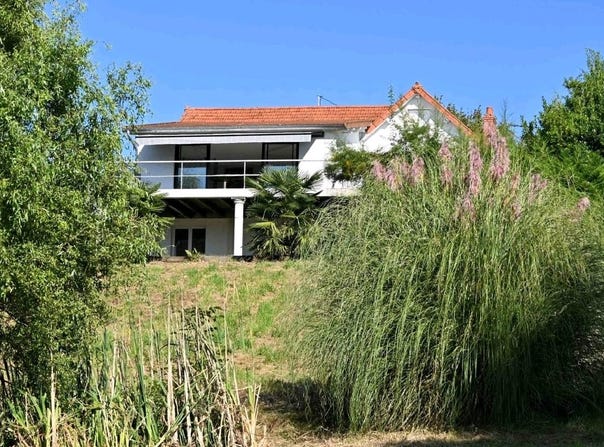 Perrigny-sur-Loire, Burgundy 71160