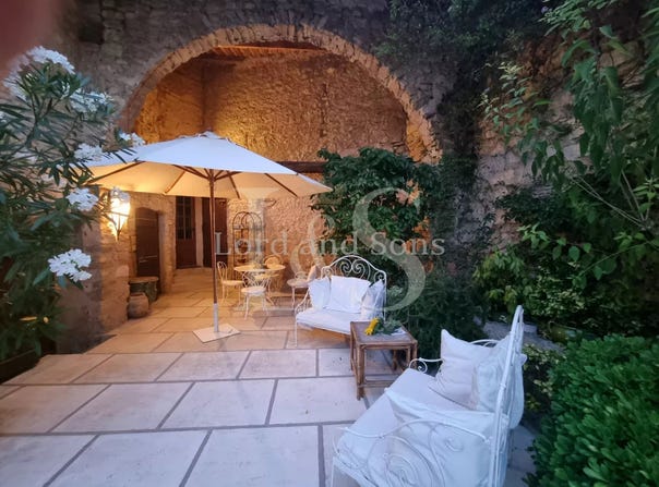 Le Barroux, Vaucluse 84330