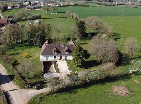 POUILLY EN AUXOIS, Bourgogne 21320