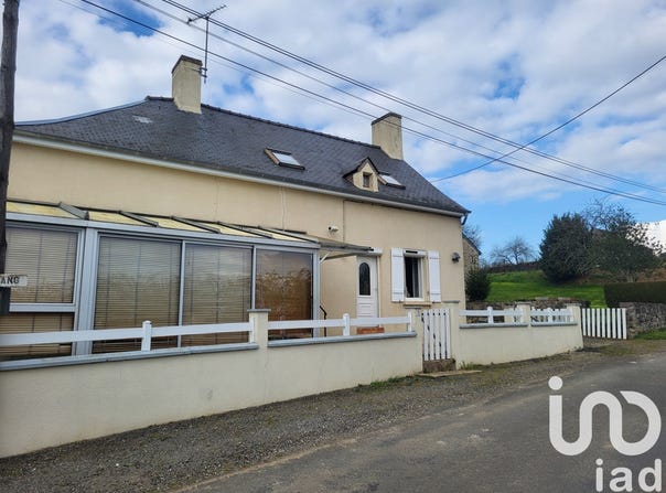 Pezé-le-Robert, Pays de la Loire 72140