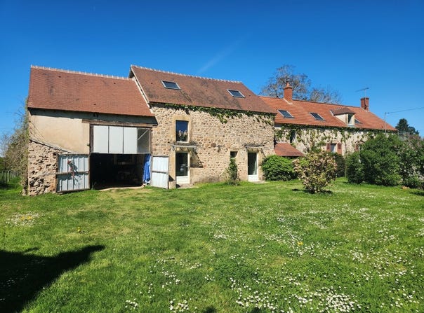 Coust, Centre 18210