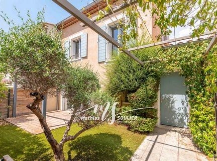 La Tour-d'Aigues, Provence-Alpes-Côte d'Azur 84240