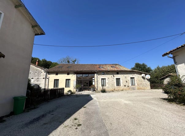 Lezay, Poitou-Charentes 79120