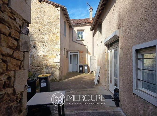 Civray, Poitou-Charentes 86400