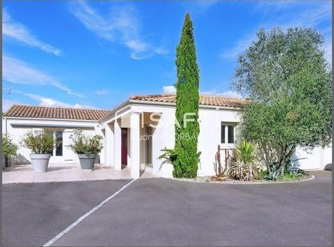 Mauze-Sur-Le-Mignon, Poitou-Charentes 79210