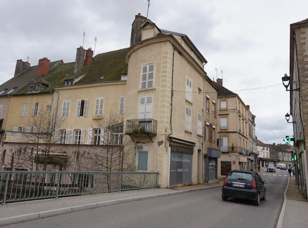 Charolles, Burgundy 71120