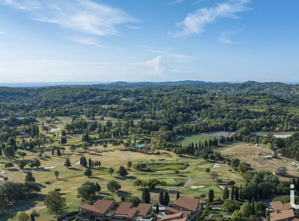 CHÂTEAUNEUF-GRASSE, Provence-Alpes-Côte d'Azur 06740
