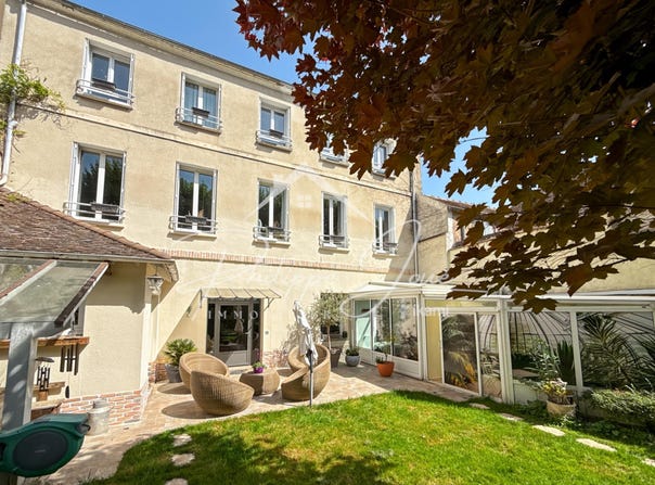 Sens, Burgundy 89100