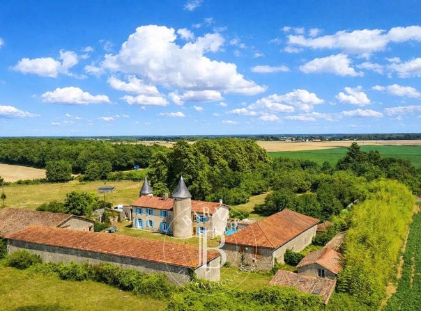 Civray, Poitou-Charentes 86400