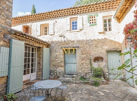 Suzette, Provence-Alpes-Côte d'Azur 84190