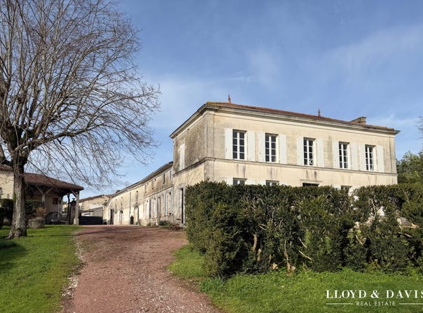 Salignac-sur-Charente, Nouvelle-Aquitaine 17800
