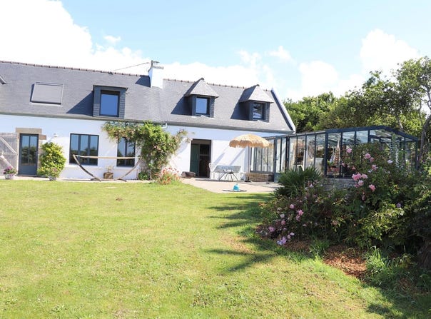 PLOUHINEC, Brittany 29780