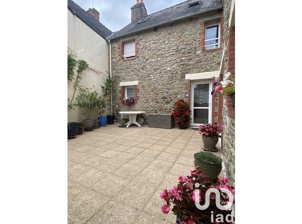 Lamballe, Brittany 22400