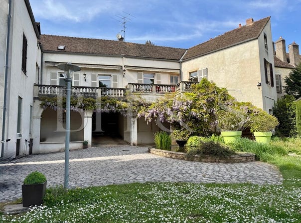 Beaune, Burgundy 21200