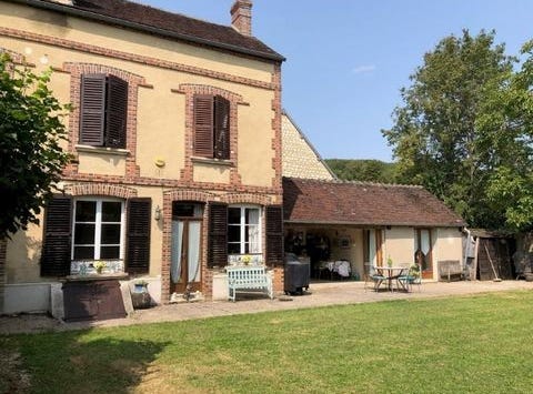 12 Rue de la Gueulee, Burgundy, Burgundy 89710