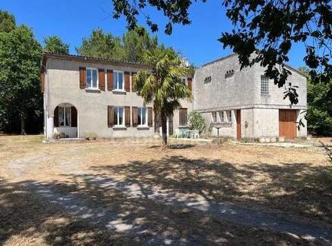 BUSSAC FORET, Poitou-Charentes 17210