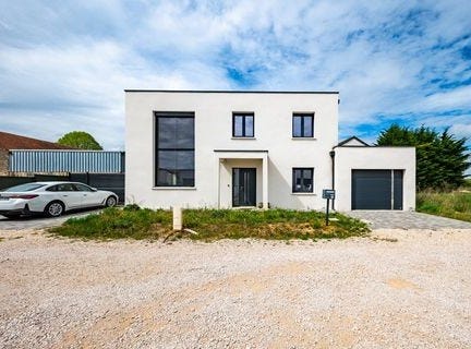 GENLIS, Bourgogne 21110