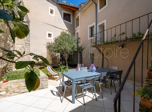 Lagnes, Provence-Alpes-Côte-d'Azur 84800