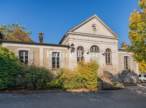 Joigny, Burgundy 89300