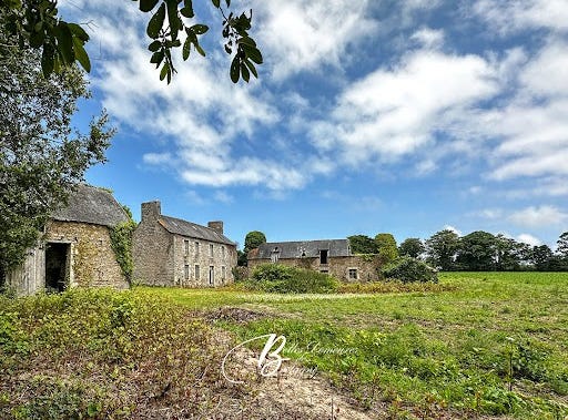 PLOUHA, Brittany 22580