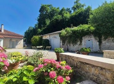 MONTCUQ, Midi-Pyrénées 46800