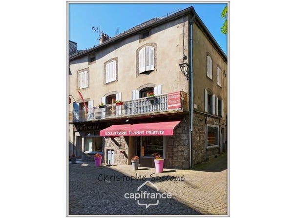 BESSE ET ST ANASTAISE, Auvergne 63610