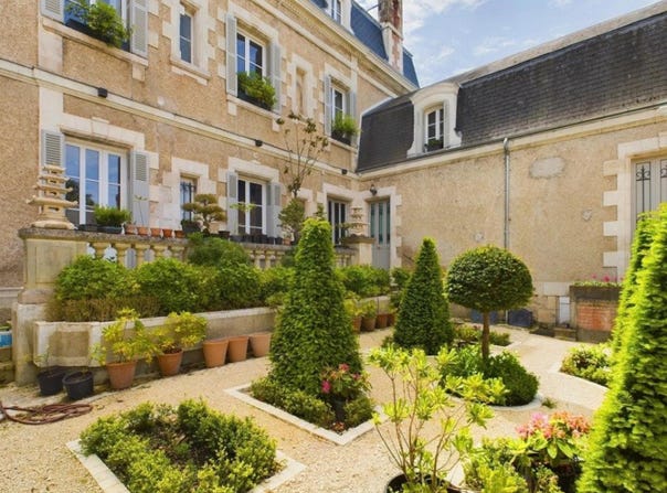 Saint-Savin, Poitou-Charentes 86310