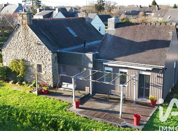 Rostrenen, Brittany 22110
