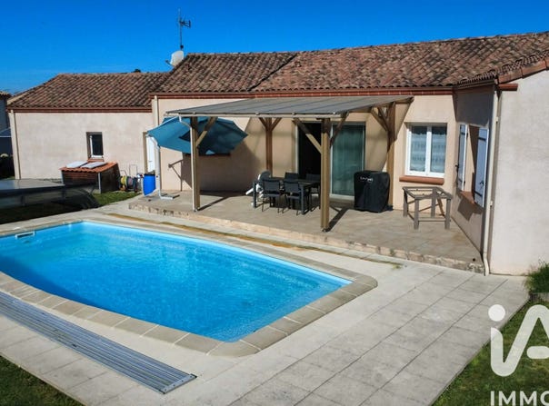 Valence, Occitanie 82400