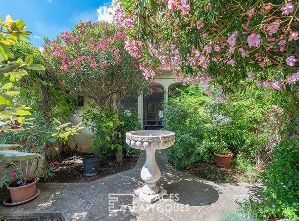 ARLES, Provence-Alpes-Côte d'Azur 13200