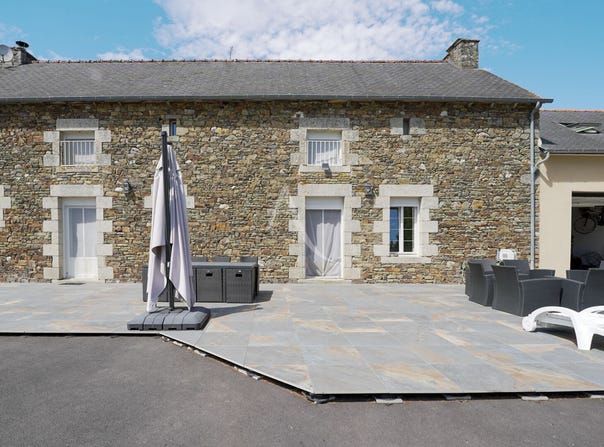 GUILLIERS, Brittany 56490