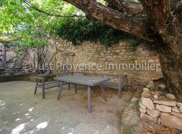Le Barroux, Provence-Alpes-Côte-d'Azur 84330