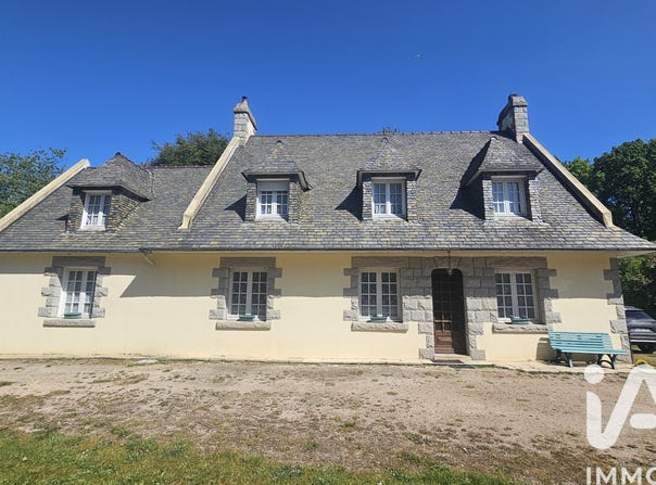 Plouigneau, Brittany 29610