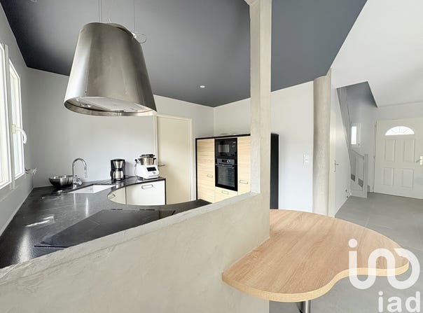 Vivy, Pays de la Loire 49680