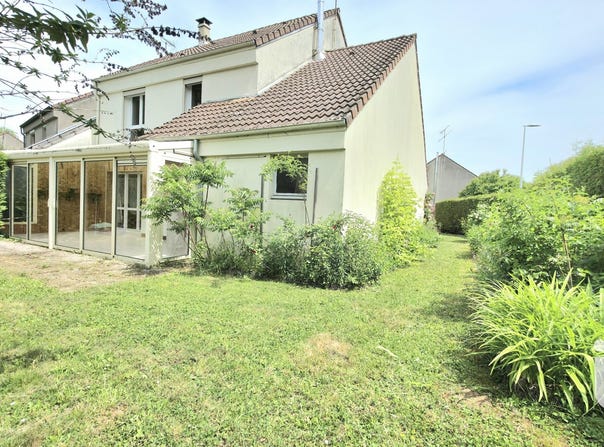 Châteauvillain, Grand Est 52120