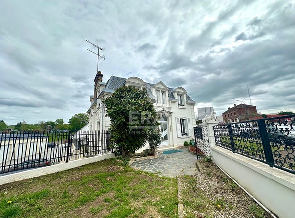pacy-sur-eure, Normandy 27120